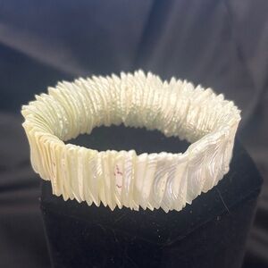 Iridescent Pearl Shell Stretch Bracelet - White